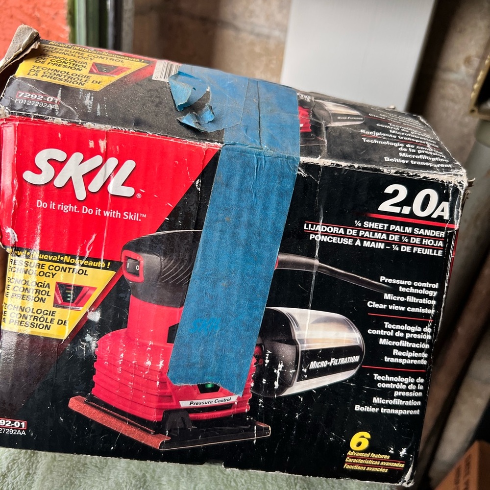 Red 2.0A Palm Sander